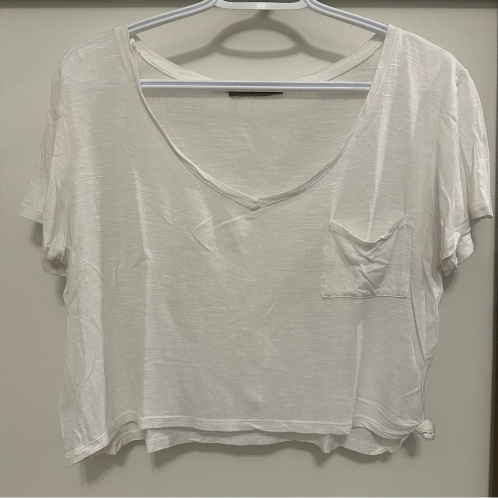 Tresics Cropped V-Neck Tee